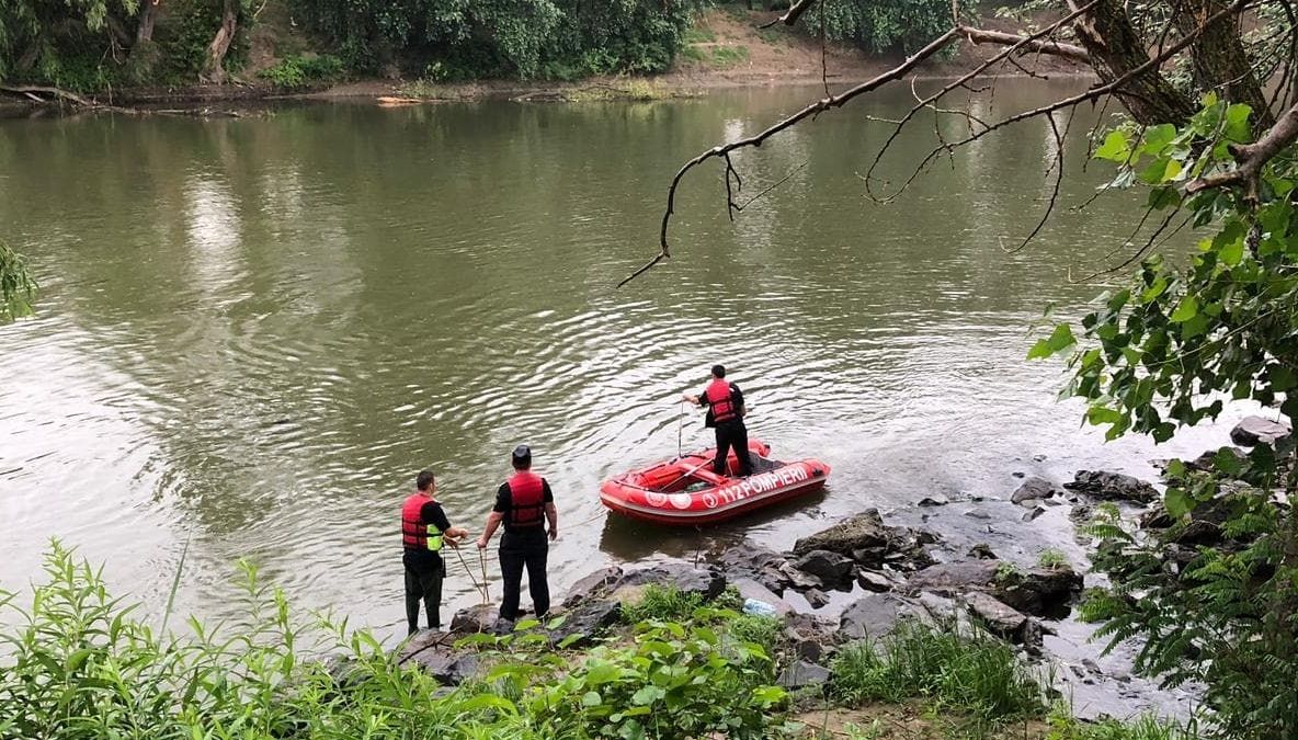 Tragedie în Satu Mare. Un copil s-a înecat în Someș. Scafandri bihoreni îi caută trupul