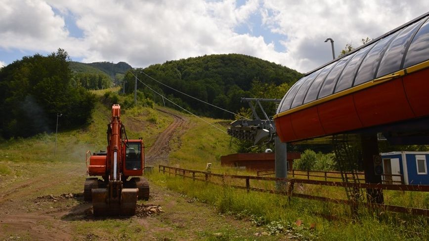 Se lucrează intens la amenajarea zonei turistice Luna Șes
