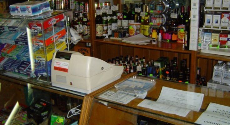 Spargere la un magazin din Petea