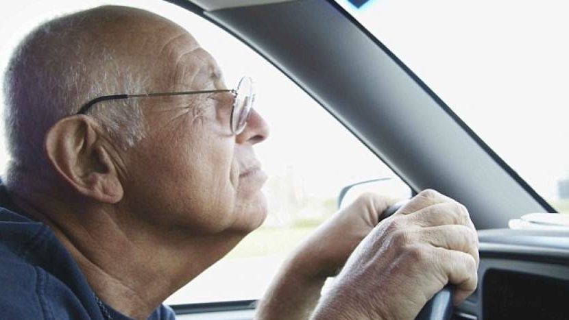 Vitezoman la 70 de ani. Șofer prins gonind cu 166 km/h în județ