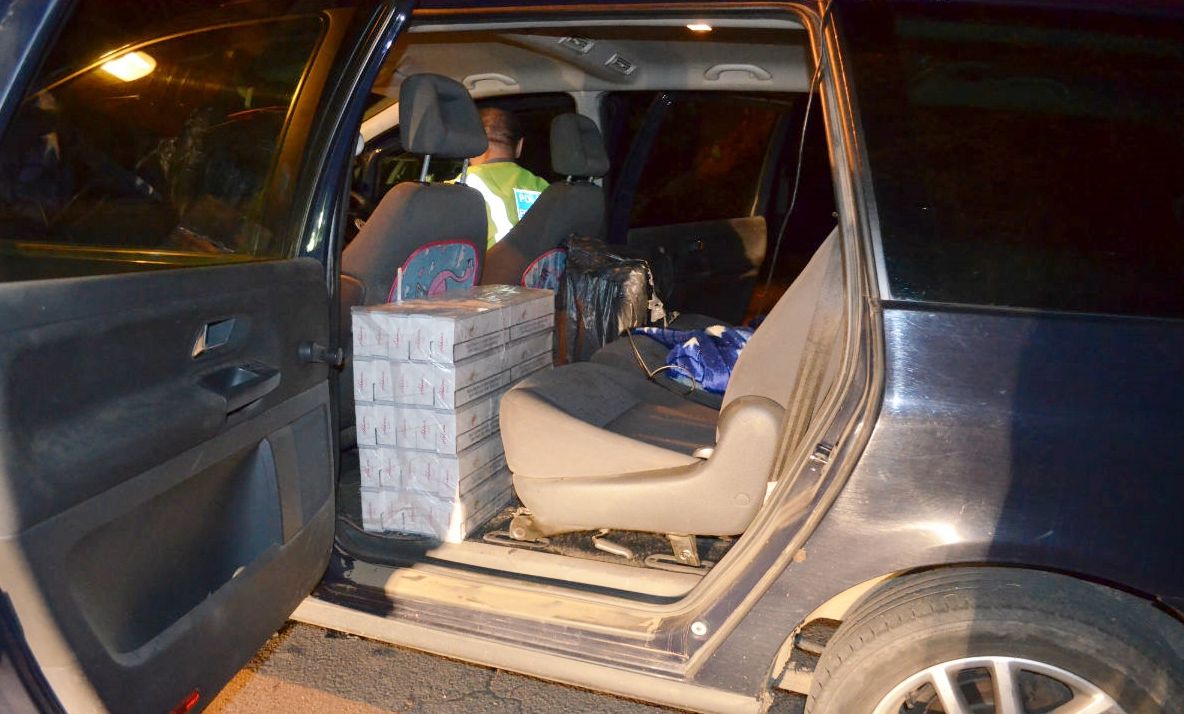 Țigări de contrabandă abandonate lângă Halmeu