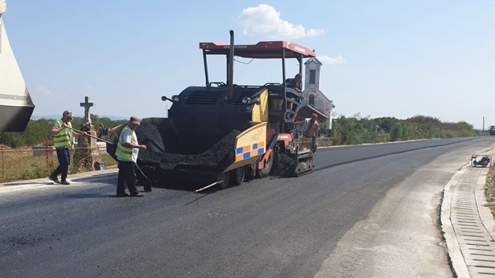 Drumul către Mănăstirea de la Țeghea și ștrandul din Mihăieni, în curs de finalizare