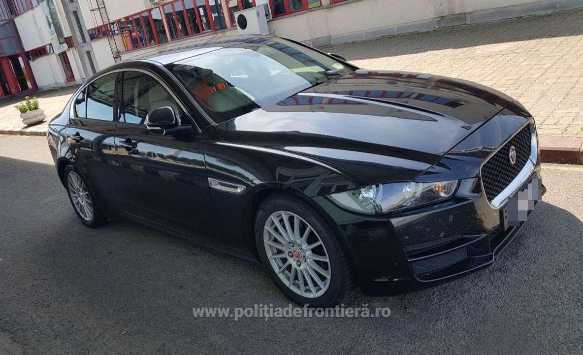 Două autoturisme căutate de autorităţile din Italia și Belgia, descoperite în Petea