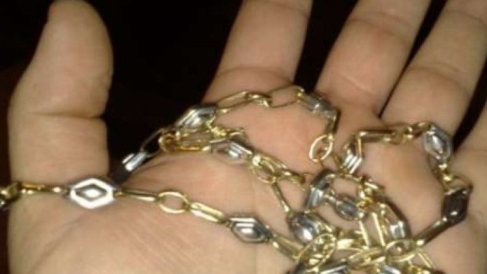 Tânăr din Apa, acuzat de tâlhărie: A smuls lănțișorul de la gâtul unui bătrân!