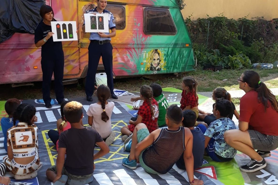 Polițiștii sătmăreni, alături de copiii centrului de zi al Asociației STEA