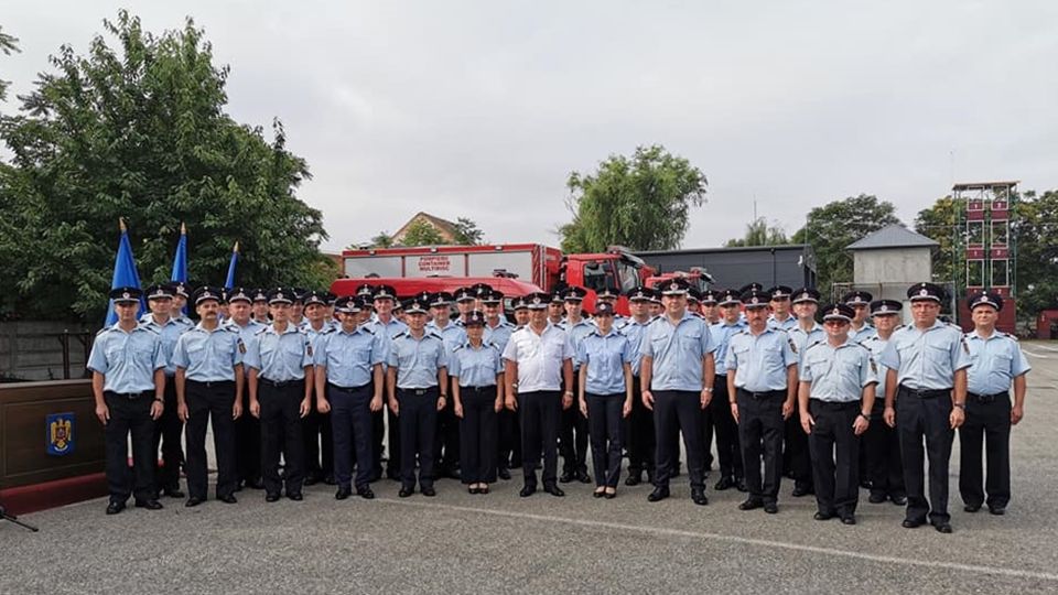 Ceremonie la ISU Satu Mare. 55 de pompieri înaintaţi în grad la termen