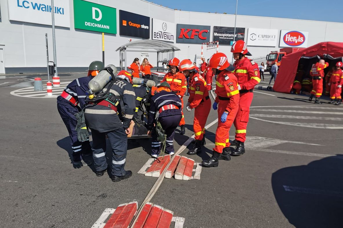 Exercițiu | Gestionarea situațiilor de urgență generate de incendii și prăbușiri de construcții cu victime multiple