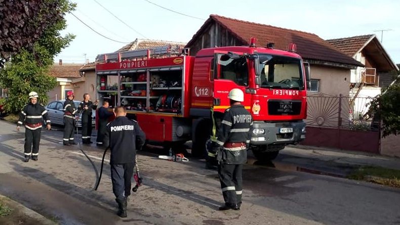 Incendiu la o casă de locuit din municipiul Carei