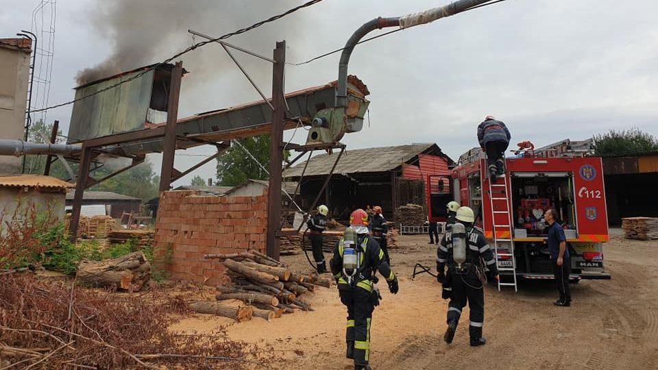 Incendiu la o fabrică de cherestea din județ