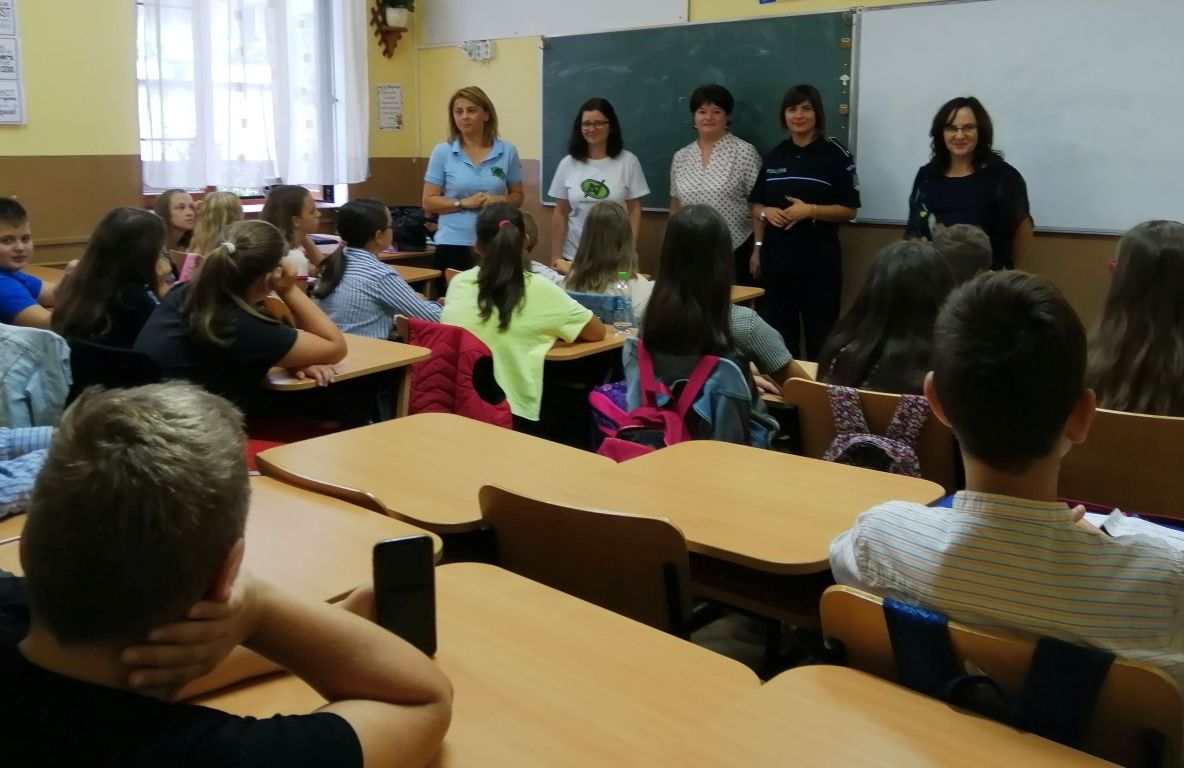 Peste 2.000 de elevi sătmăreni, informați în prima săptămână a campaniei ”10 pentru siguranță”