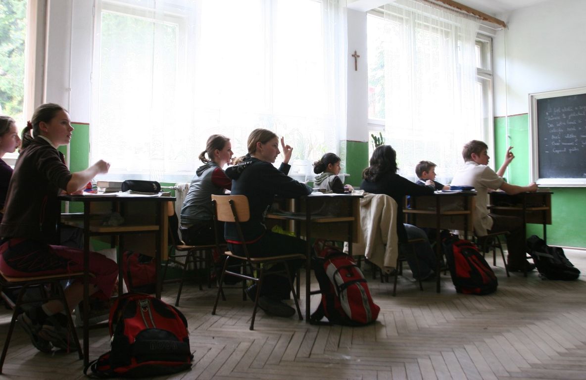 Elevii pot afla care sunt profesiile viitorului și cum se pot pregăti pentru ele în a doua ediție a Ghidului Meseriilor Viitorului