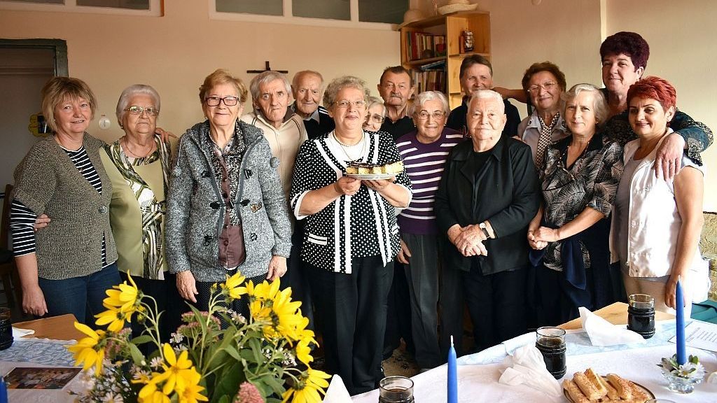 Dublă sărbătoare la Centrul de Zi pentru Vârstnici „Sfântul Iacob” al Caritas Satu Mare