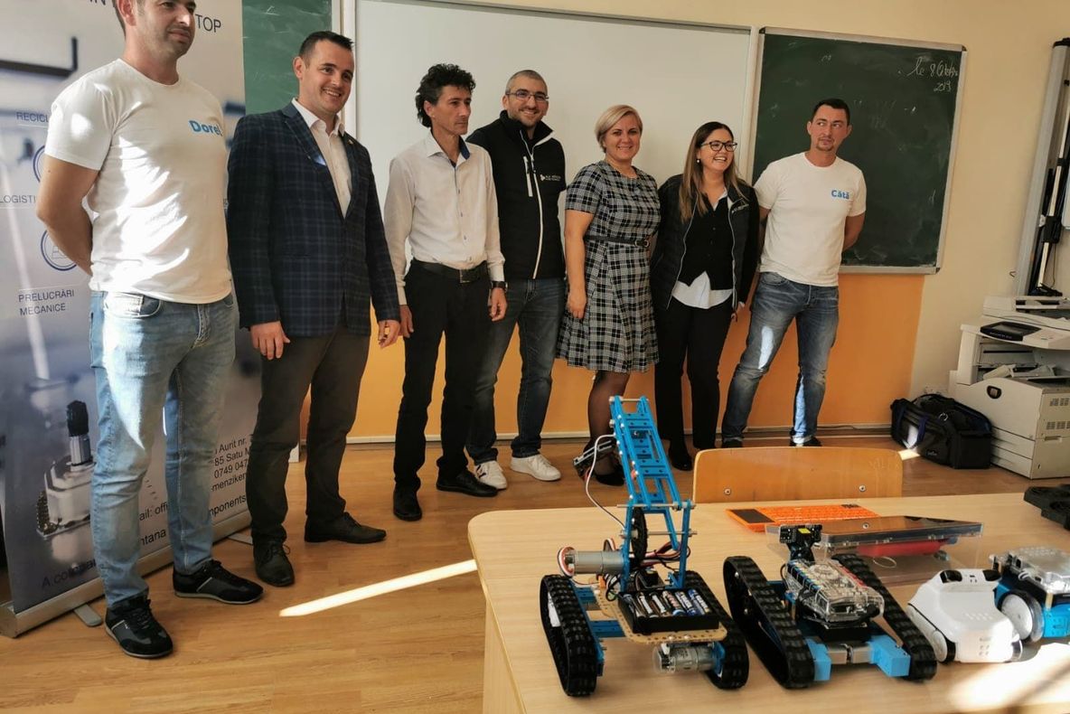 Cursuri gratuite de robotică și programare pentru 80 de copii din Medieșu Aurit