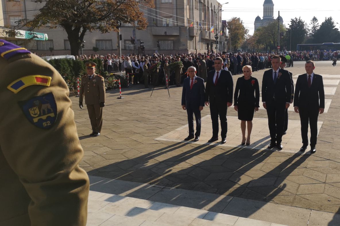 ”Ziua Armatei”, marcată la Satu Mare, în prezența premierului demis al României și a ministrului Apărării. Manifestările vor continua la Carei, în prezența președintelui României