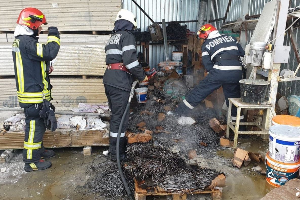 Incendiu la un depozit de materiale de construcții din municipiul Satu Mare