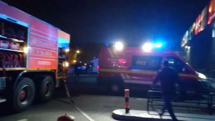 Incendiu în incinta mall-ului Shopping City Satu Mare