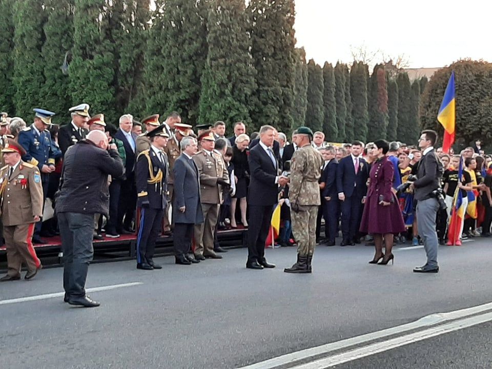 Președintele României, Klaus Iohannis, prezent la manifestările dedicate Zilei Armatei Române, de la Carei