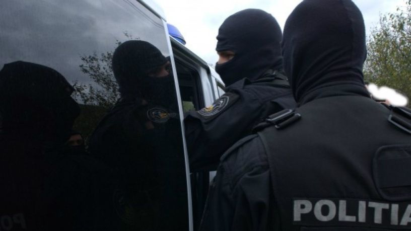 Razii de amploare în județ. Zeci de persoane, legitimate