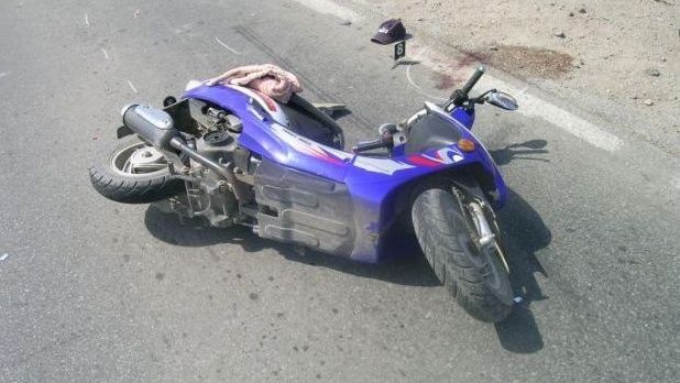 Un minor a ajuns în şanţ, după ce s-a urcat beat şi fără permis pe un moped neînmatriculat