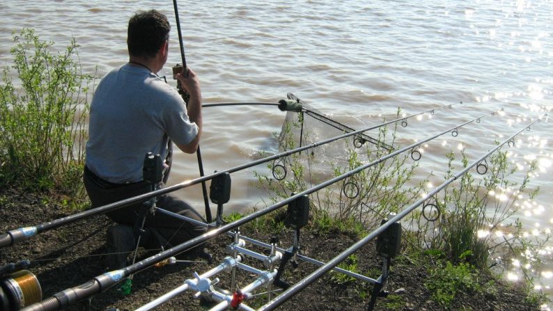 Pasiune plătită scump. Pescari amendați cu peste 10.000 de lei