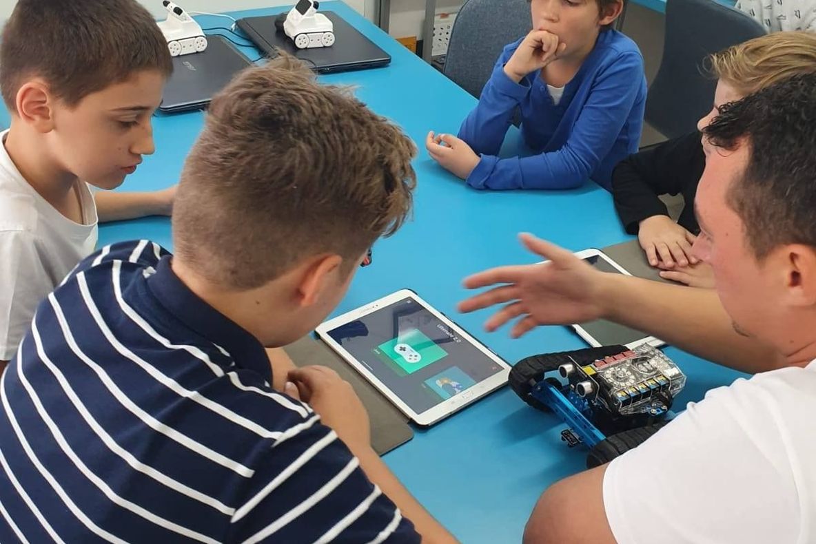 Premieră la Satu Mare. Cursuri de robotică pentru copii