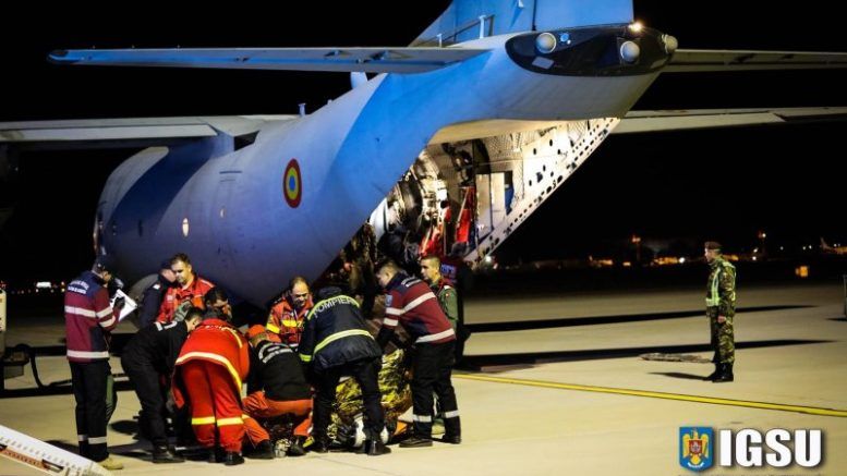 Copil transportat cu avionul de la Satu Mare la București, după ce s-a opărit cu apă fiartă