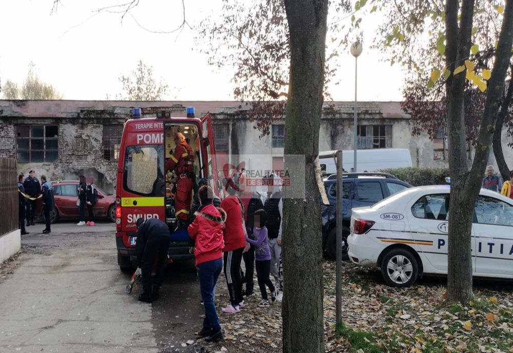 Aeronava nu a mai ajuns. Tânăra care a suferit arsuri în deflagrația de la blocul de garsoniere, transportată cu ambulanța la București