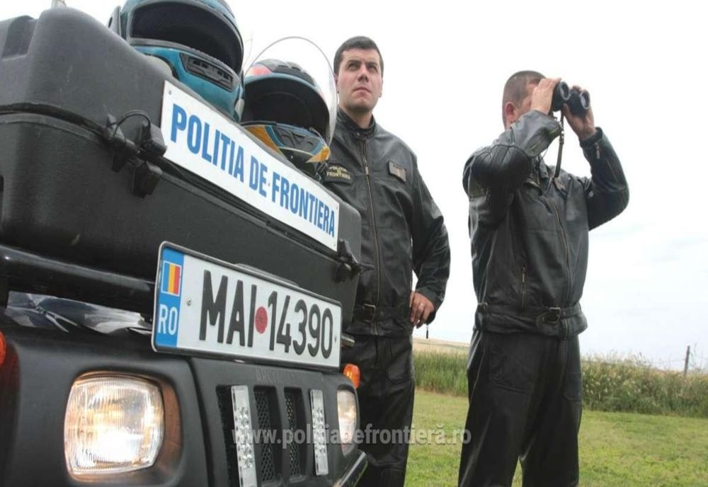 Hoț de lemne reținut de polițiștii de frontieră. A încercat să fugă din țară