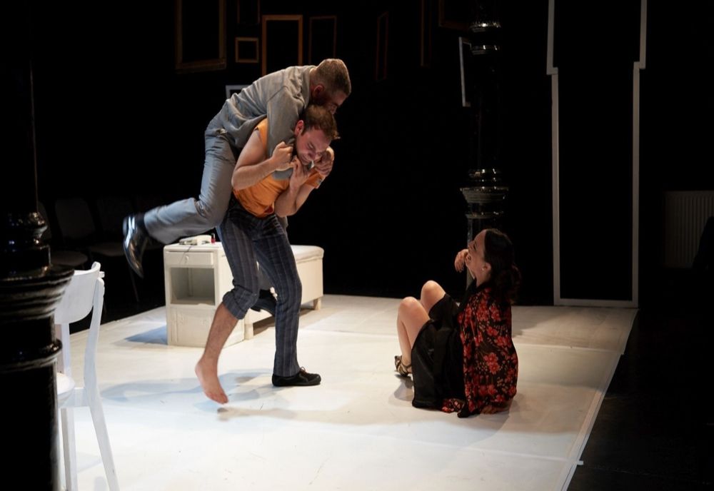 Spectacolul ETERNA REÎNTOARCERE se reia duminică, la Sala Studio