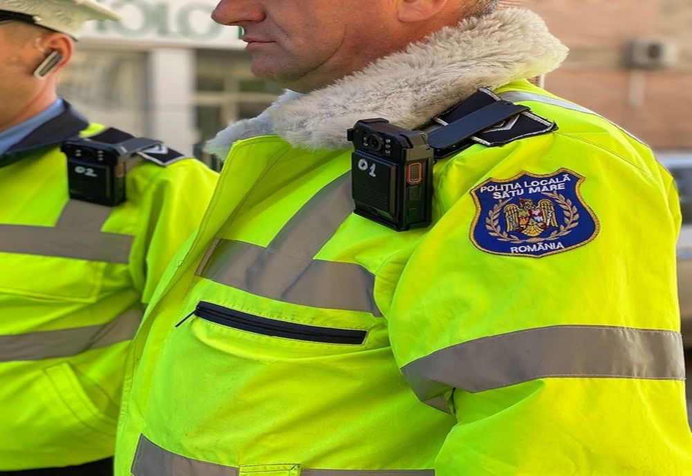 Polițiștii locali sătmăreni, dotați cu body-cam-uri