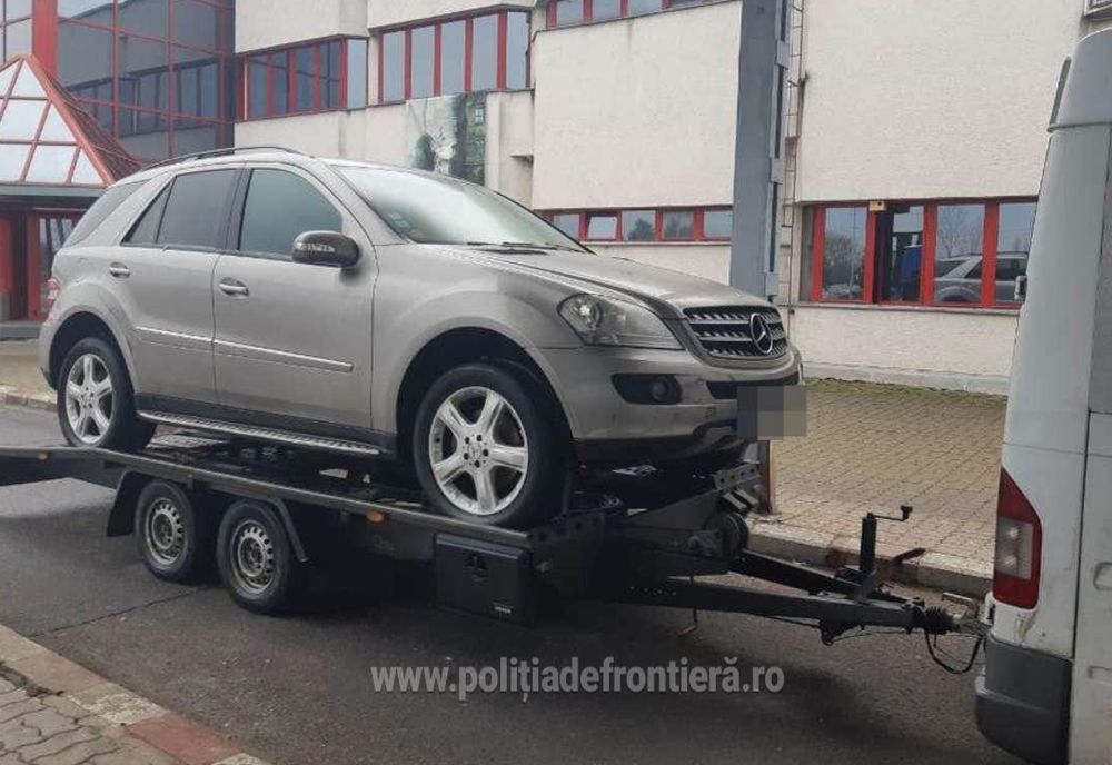 Mercedes căutat de autoritățile din Belgia, descoperit de polițiștii de frontieră din Petea