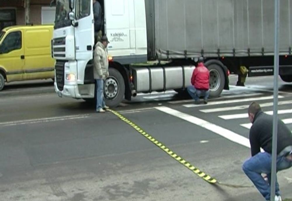 Femeie lovită de un TIR pe o trecere de pietoni din județul Satu Mare