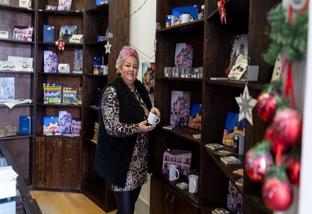 Magazin de suveniruri deschis în incinta castelului Károlyi din Carei