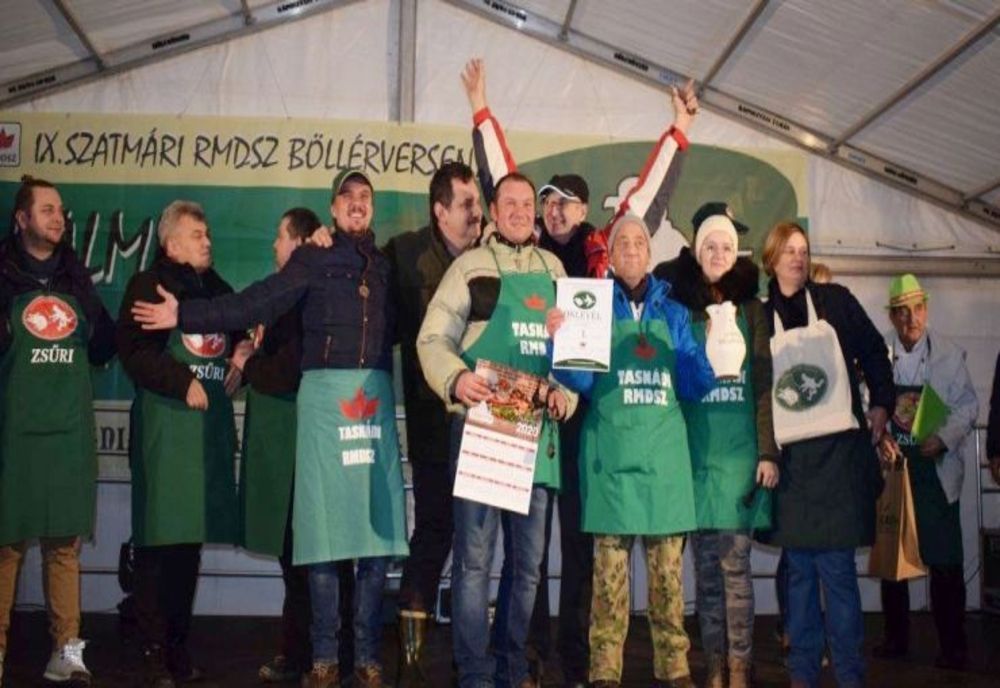 Echipa UDMR Tășnad a câștigat concursul de tăiat porci de la Halmeu