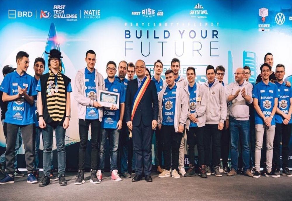 Liceenii sătmăreni de la B-RoboTeam, în finala pe țară a competiției FIRST® Tech Challenge România
