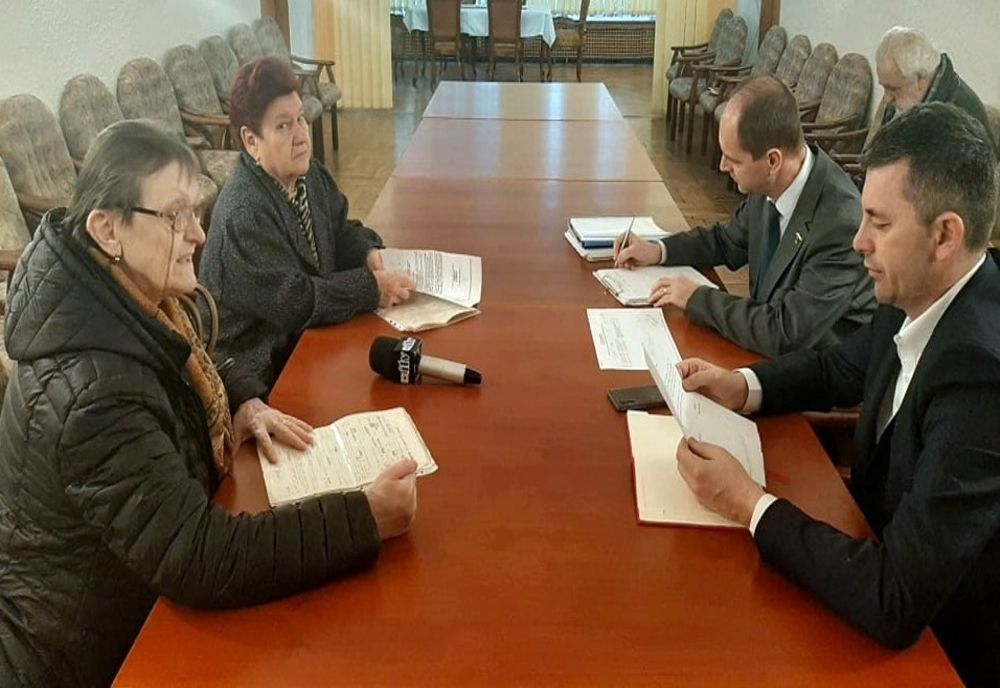 Trei persoane prezente în audiențe la Prefectură