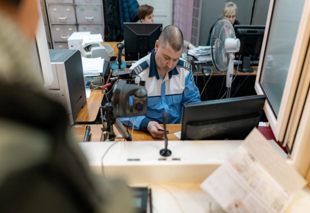 Numărul persoanelor care cad proba teoretică la examenul de conducere, aproape dublu comparativ cu al celor admiși