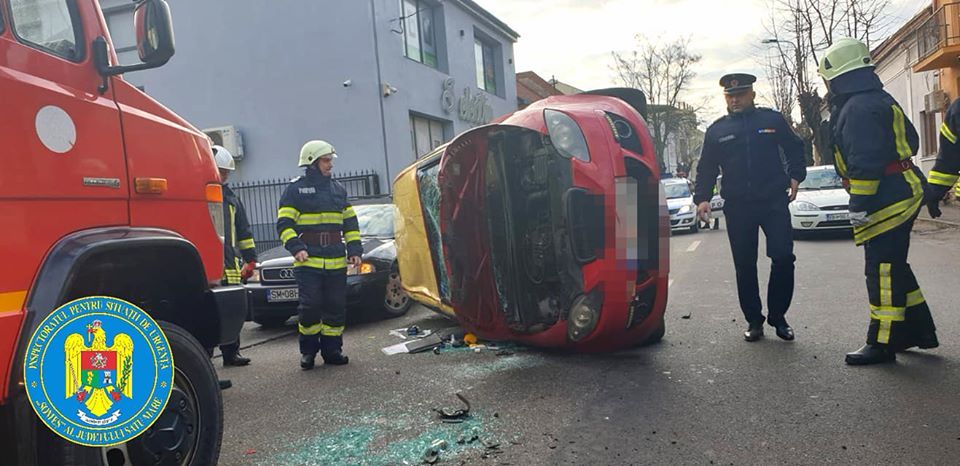 Accident rutier cu o persoană încarcerată, în Satu Mare