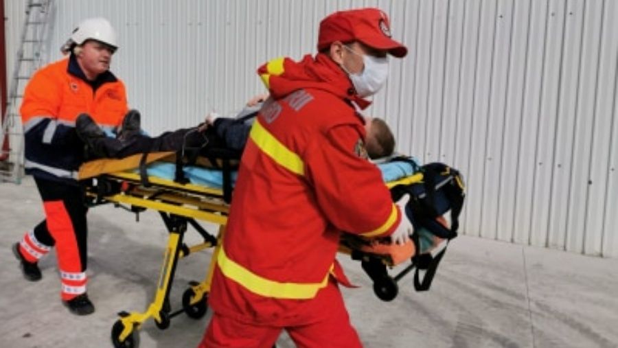 Incendiu în Tășnad. Două persoane rănite și alte două decedate (exercițiu)