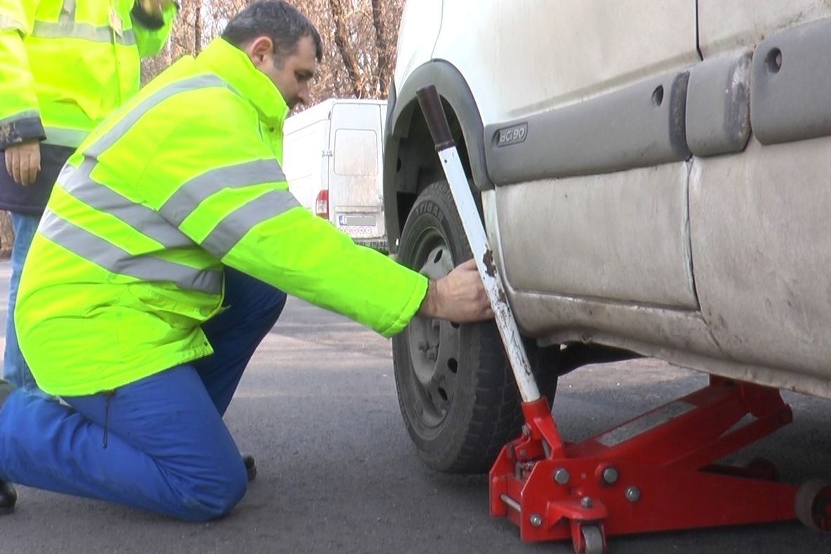 Sute de mașini din Satu Mare prezintă pericol iminent de accident