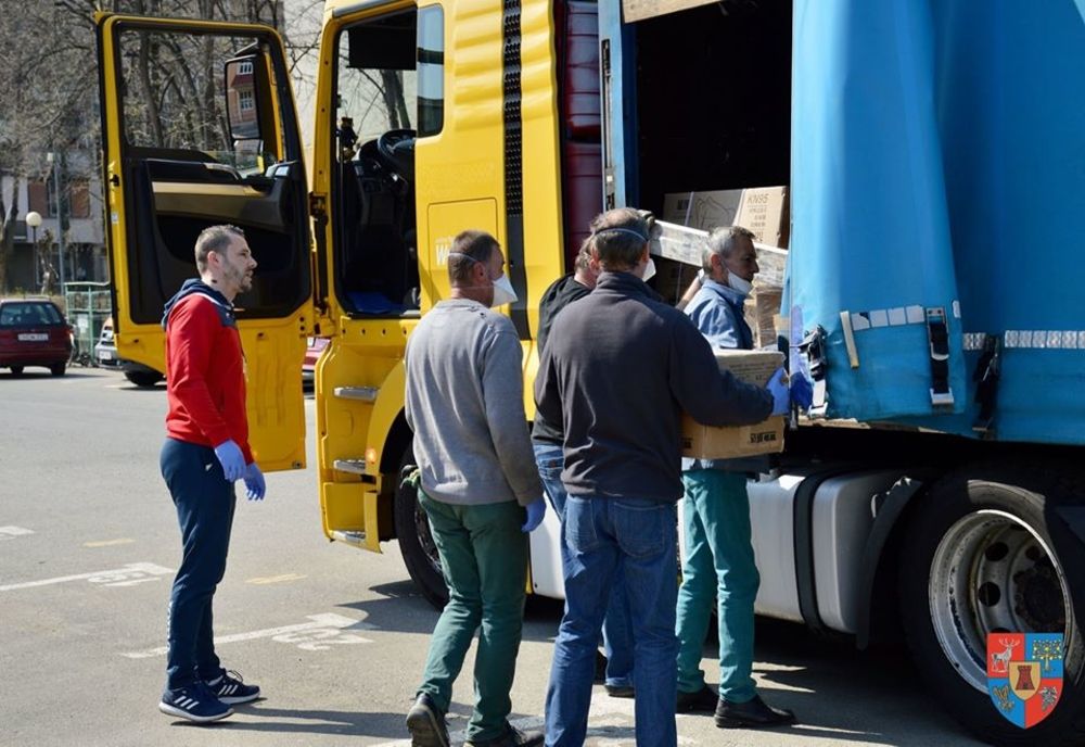 Mii de măști și mănuși au ajuns azi la Satu Mare. Echipamentele, donate de județul înfrățit, Ostalbkreis