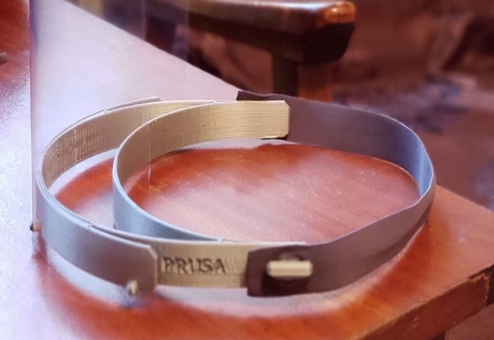 Elevii C.N. ”Mihai Eminescu produc viziere pentru cadrele medicale implicate în tratarea bolnavilor de COVID-19