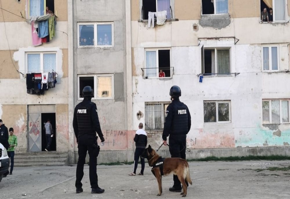 Amendați și internați în carantină, după ce au fost prinși că nu respectă măsura izolării