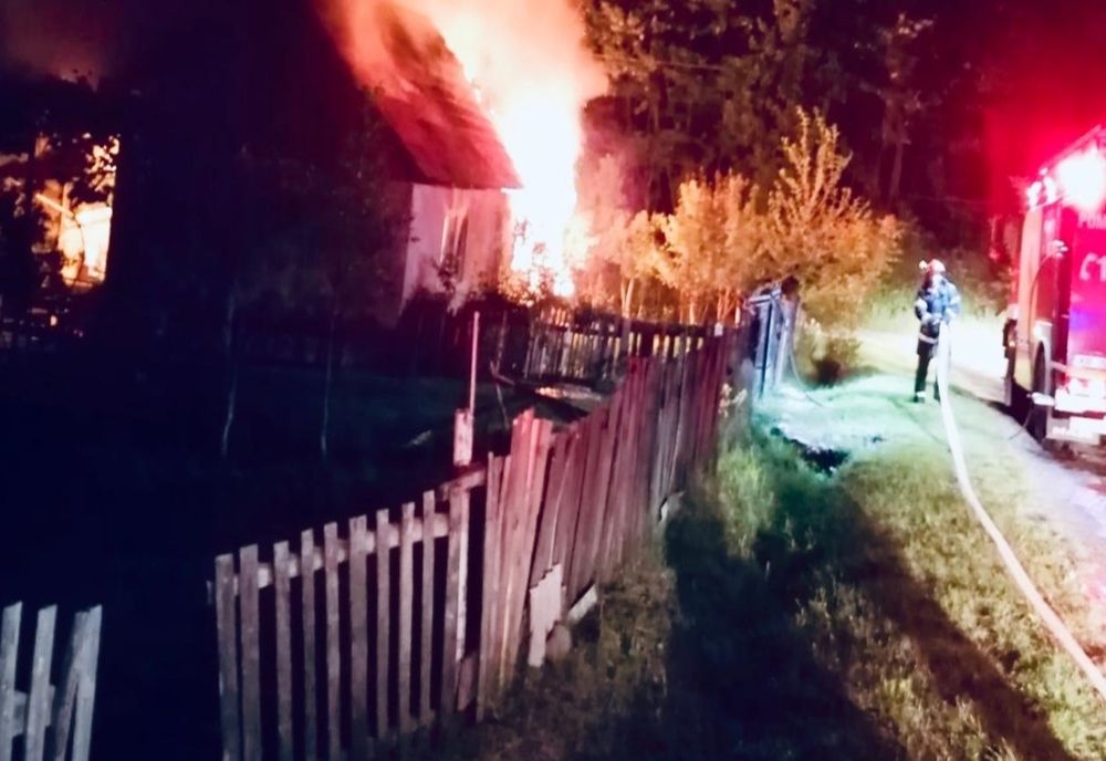 Incendiu la o casă  din Negrești-Oaș. Doi bătrâni au reușit să se autoevacueze la timp