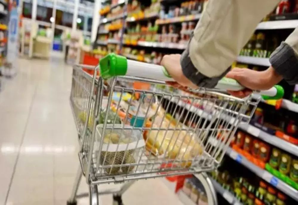 Supermarket din Satu Mare, amendat cu 10.000 lei de inspectorii DSVSA 