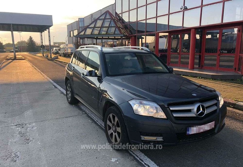 FOTO | Autoturism furat din Belgia depistat în Vama Petea