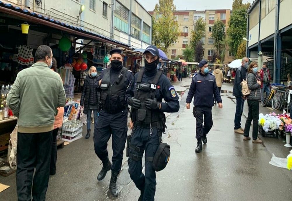 Mii de persoane, legitimate de forțele de ordine, la sfârșit de săptămână