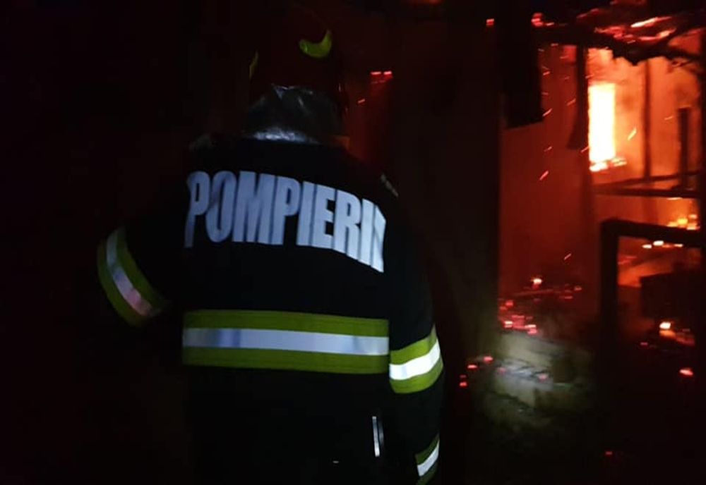 FOTO | Tragedie în judeţul Satu Mare! Bărbat mort într-un incendiu care i-a cuprins casa