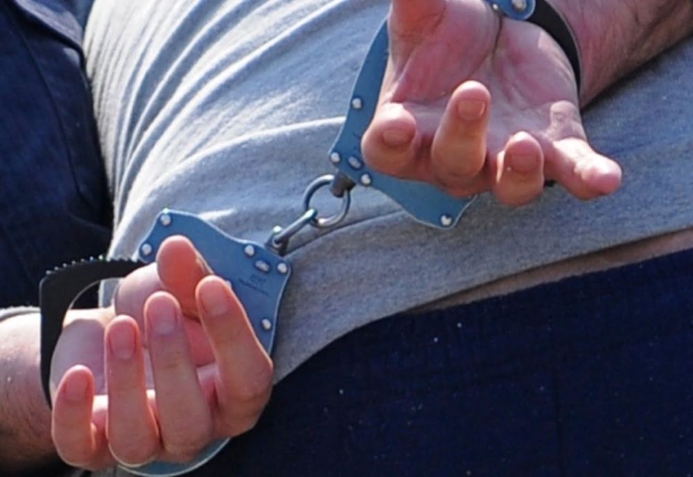 Bărbat din Satu Mare, reţinut de poliţişti după ce s-a dezbrăcat într-un mijloc de transport în comun