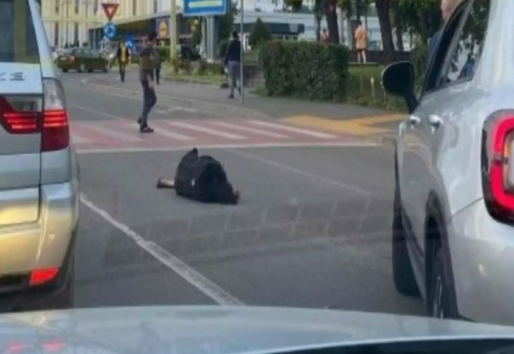 Satu Mare: femeie căzută în mijlocul străzii, ignorată de șoferi